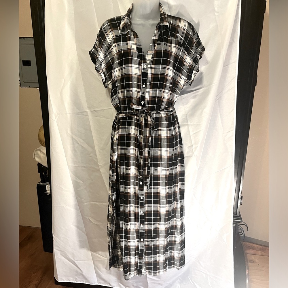 Plaid black & white dress! Sooo cute!